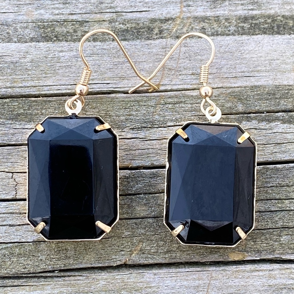 Black faux stone drop earrings gold tone lightweight new